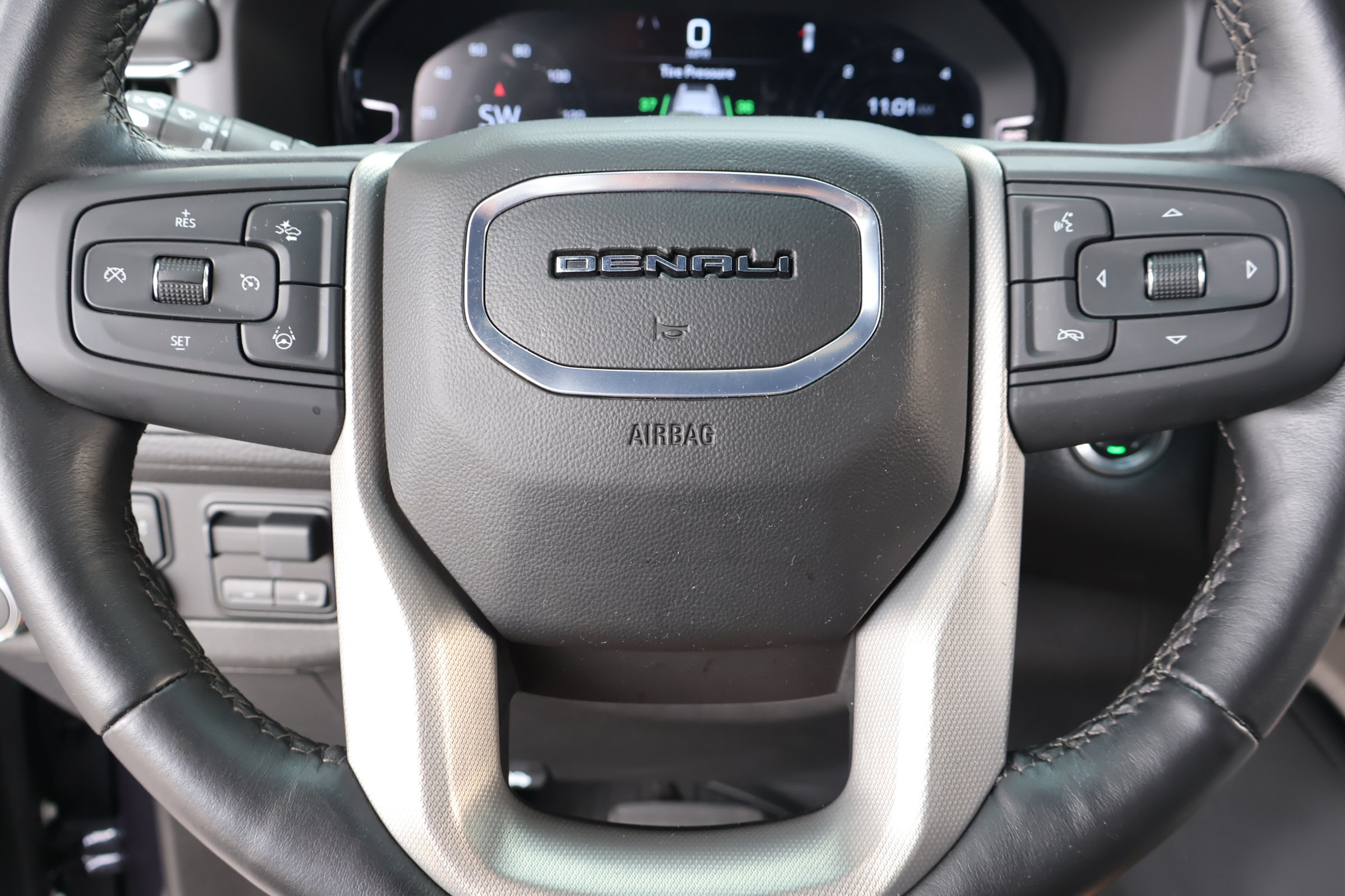 Used 2024 GMC Yukon Denali w/ Advanced Technology Package AWD/4WD image 28