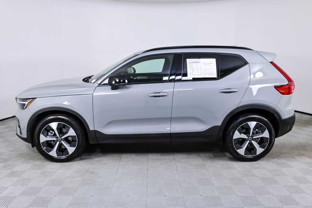 Certified 2025 Volvo XC40 B5 Plus image 2