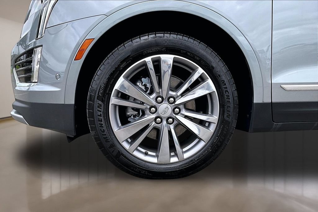 Used 2025 Cadillac XT5 Premium Luxury w/ Technology Package AWD/4WD image 8