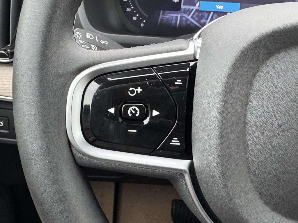 New 2026 Volvo XC90 B6 Plus w/ Protection Package Premier AWD/4WD image 9