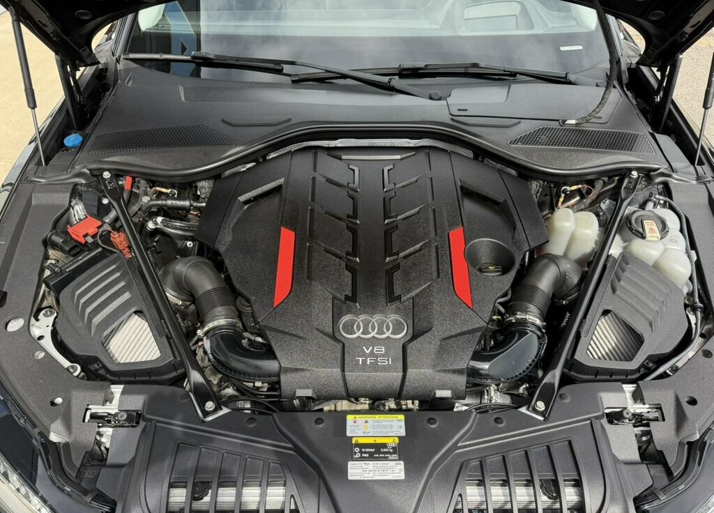 Used 2022 Audi S8 w/ S8 Comfort Plus Package AWD/4WD image 9