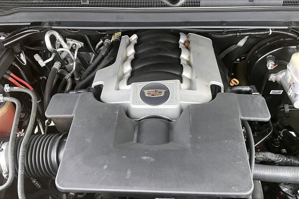 Used 2019 Cadillac Escalade ESV Premium Luxury w/ LPO, Escalade Noir Package AWD/4WD image 31