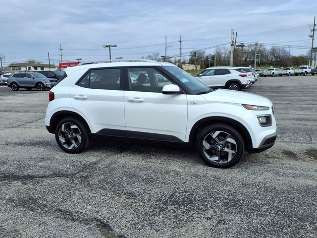 Used 2025 Hyundai Venue SEL image 9