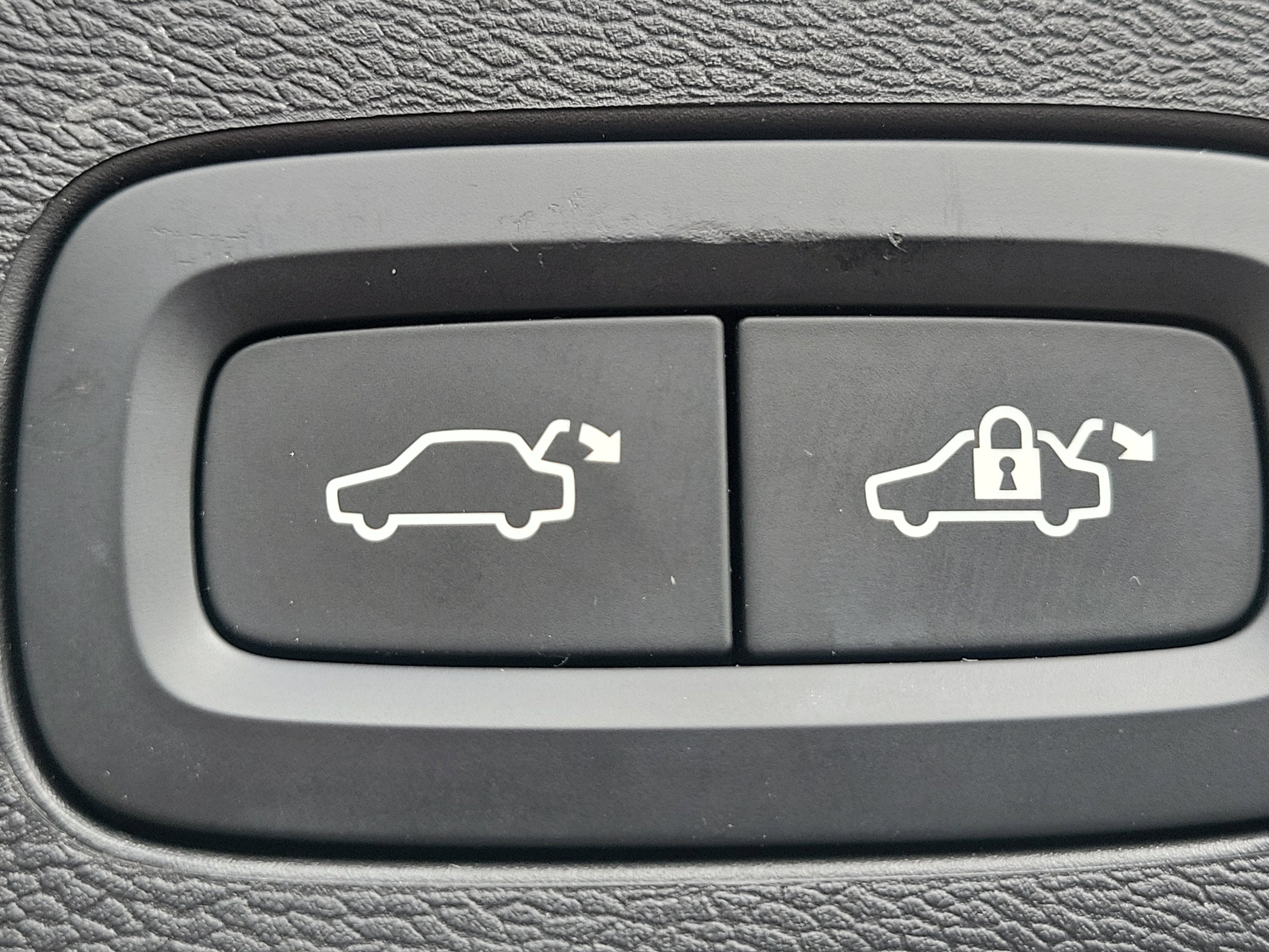 Used 2021 Volvo XC60 T5 Momentum image 8