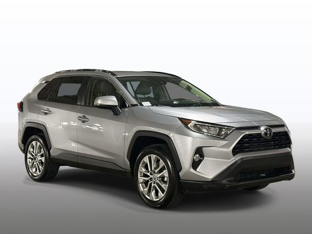 Used 2019 Toyota RAV4 XLE Premium w/ Cold Weather Package image 9