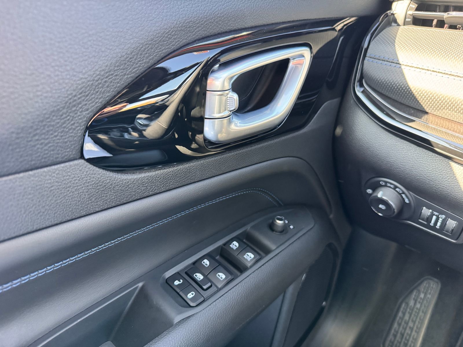 New 2026 Jeep Compass Limited image 14