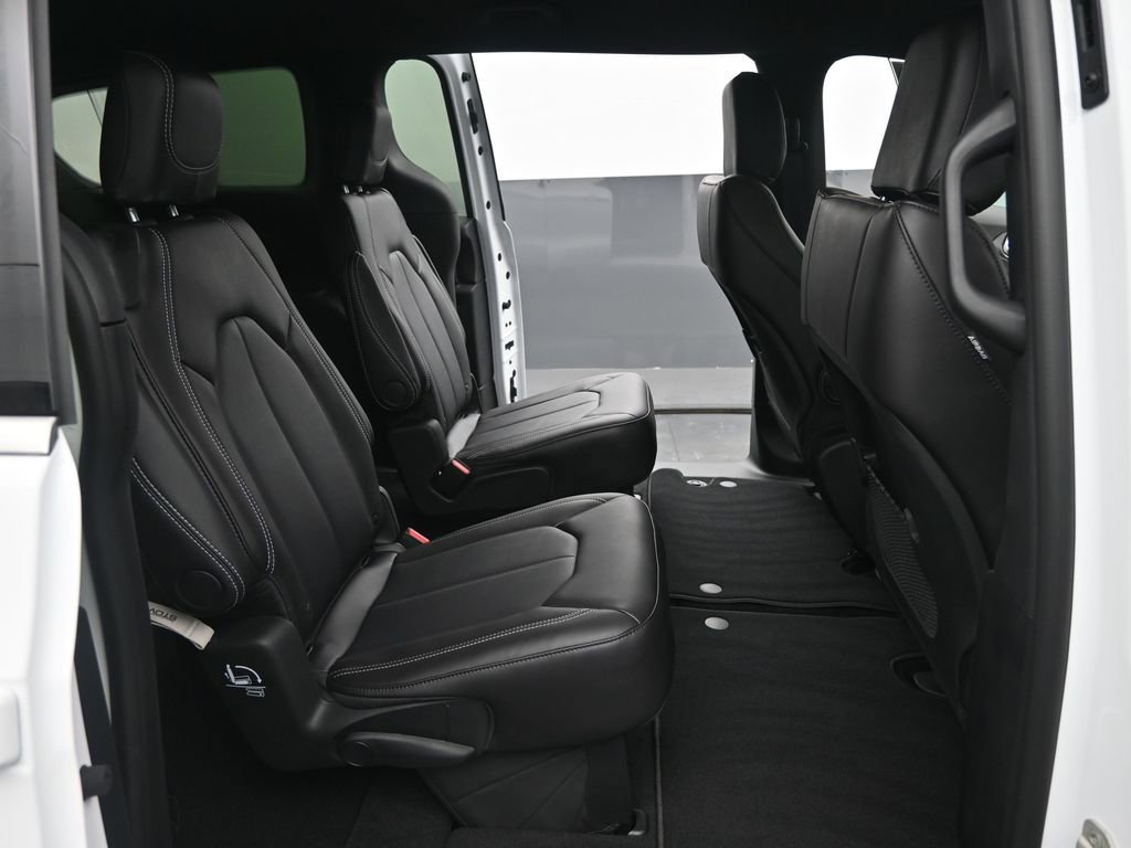 New 2026 Chrysler Voyager LX FWD image 15