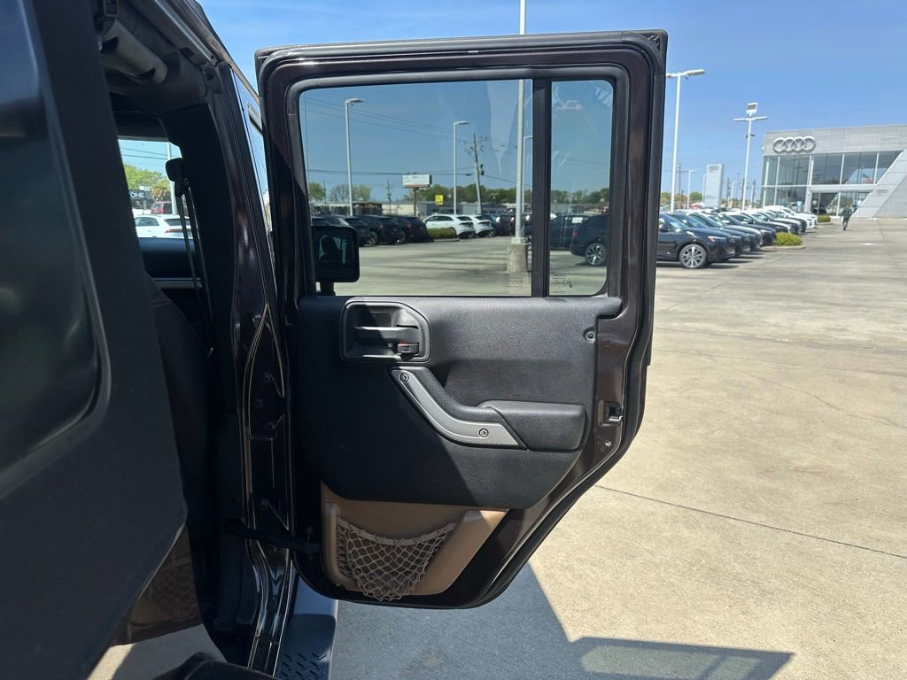 Used 2013 Jeep Wrangler Unlimited Sahara w/ Connectivity Group image 26