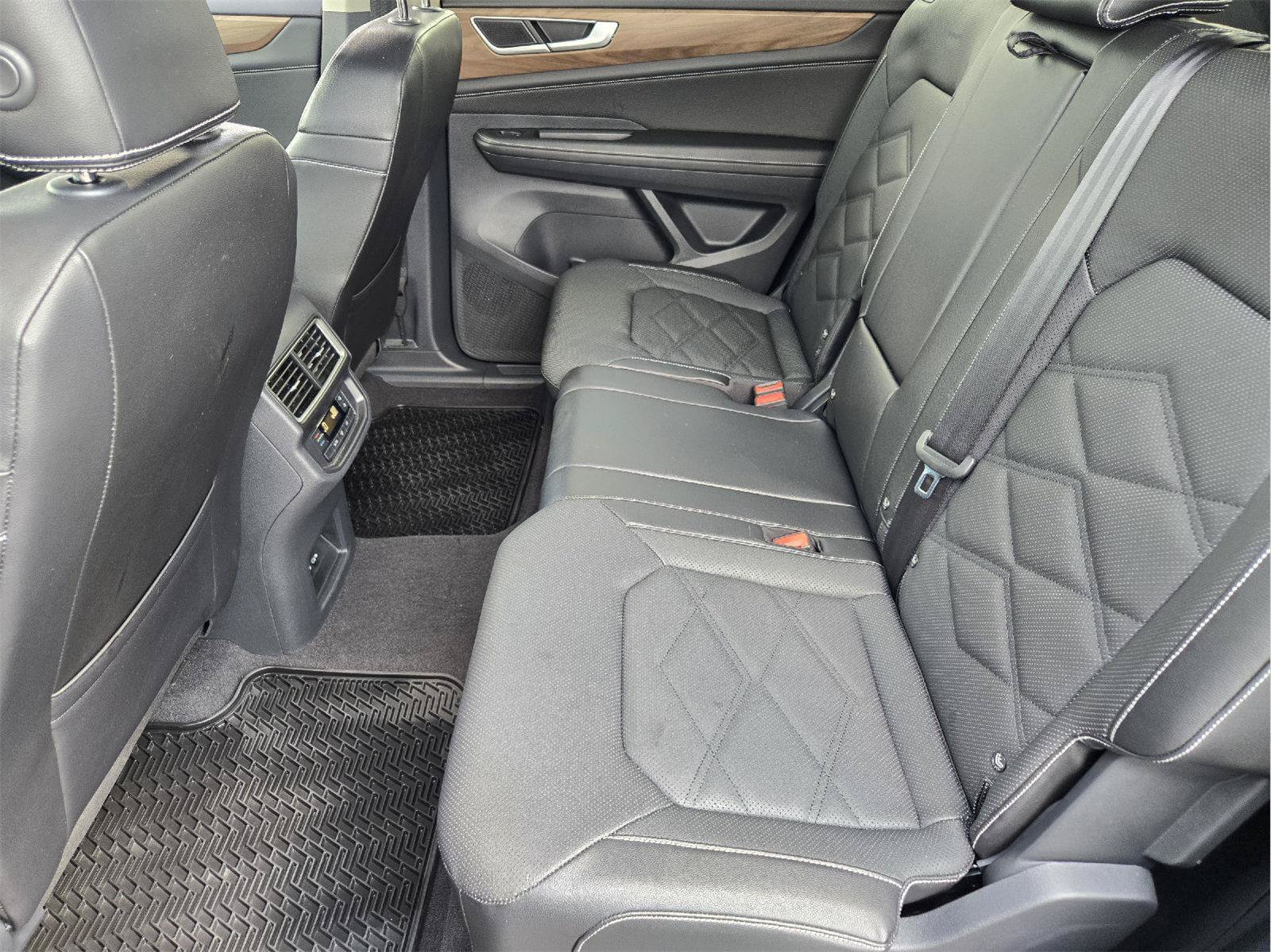 Used 2024 Volkswagen Atlas SE FWD image 29