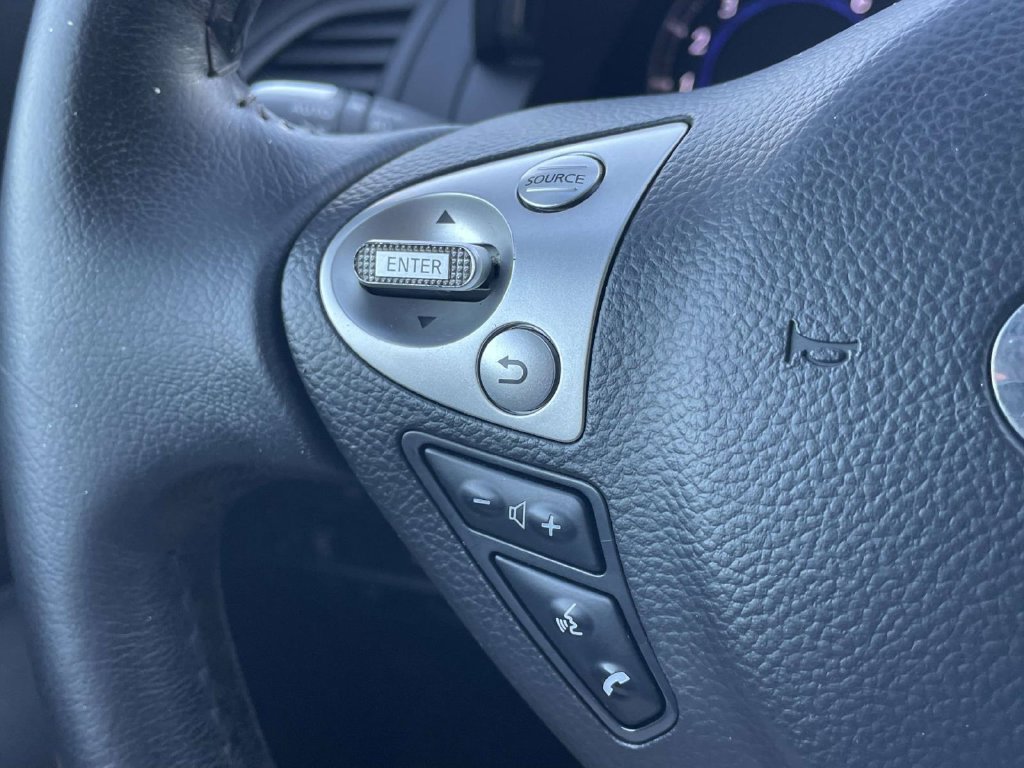 Used 2017 INFINITI QX70 AWD w/ Premium Package image 25