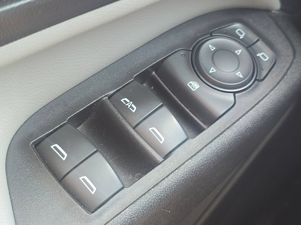 Used 2019 Chevrolet Equinox LS FWD image 25