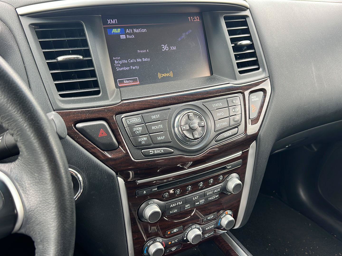 Used 2015 Nissan Pathfinder SL w/ SL Tech Package FWD image 17