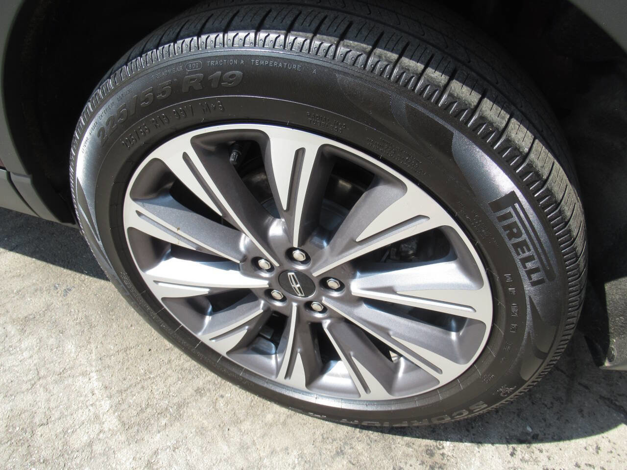 Used 2020 Lincoln Corsair Reserve w/ Elements Package image 15