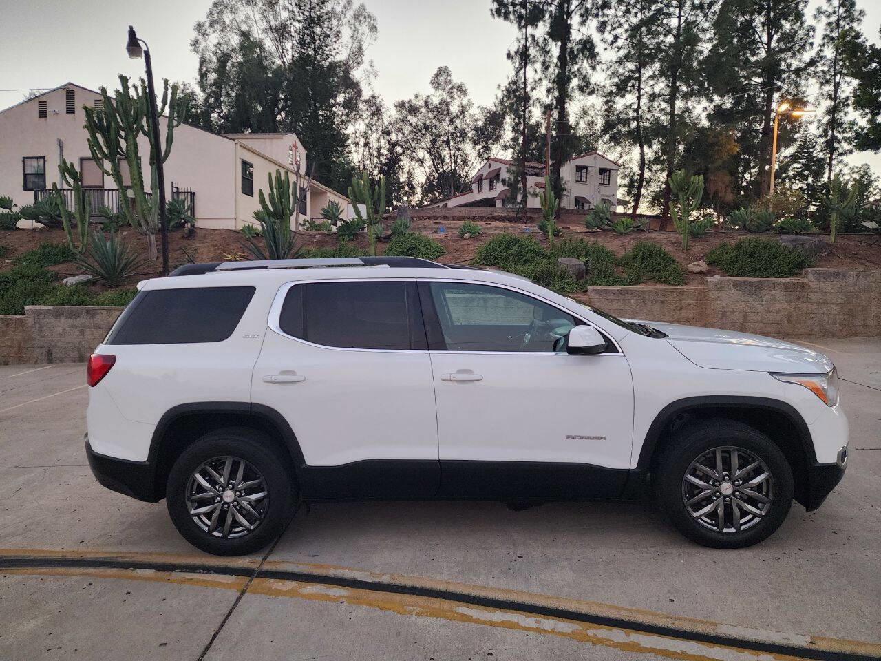 Used 2017 GMC Acadia SLT image 6