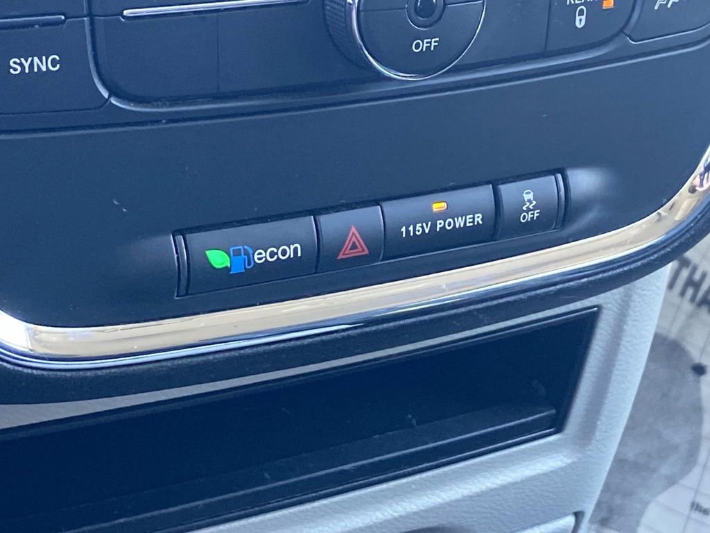 Used 2014 Chrysler Town & Country Touring image 24