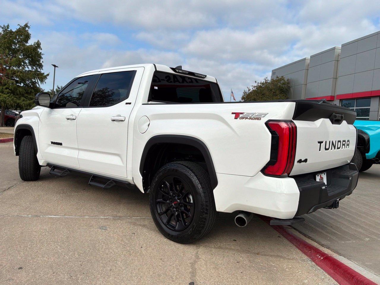 Used 2024 Toyota Tundra SR5 w/ SR5 Premium Package AWD/4WD image 8