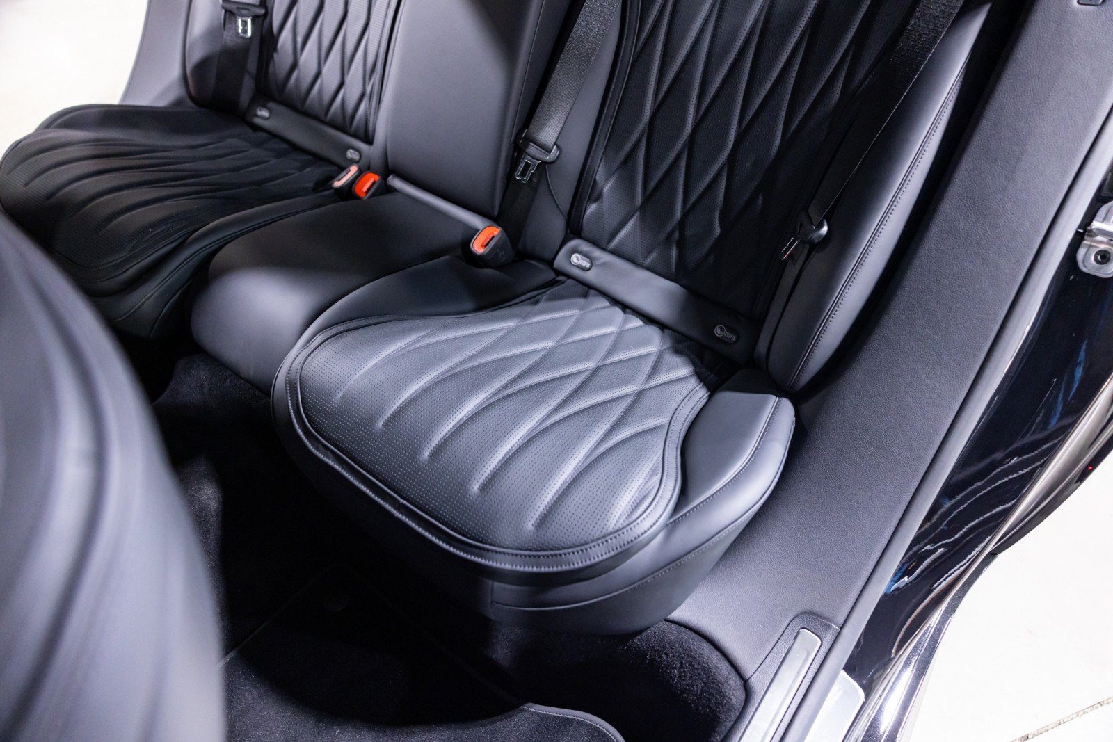 Used 2024 Mercedes-Benz S 63 AMG S w/ AMG Night Package image 35