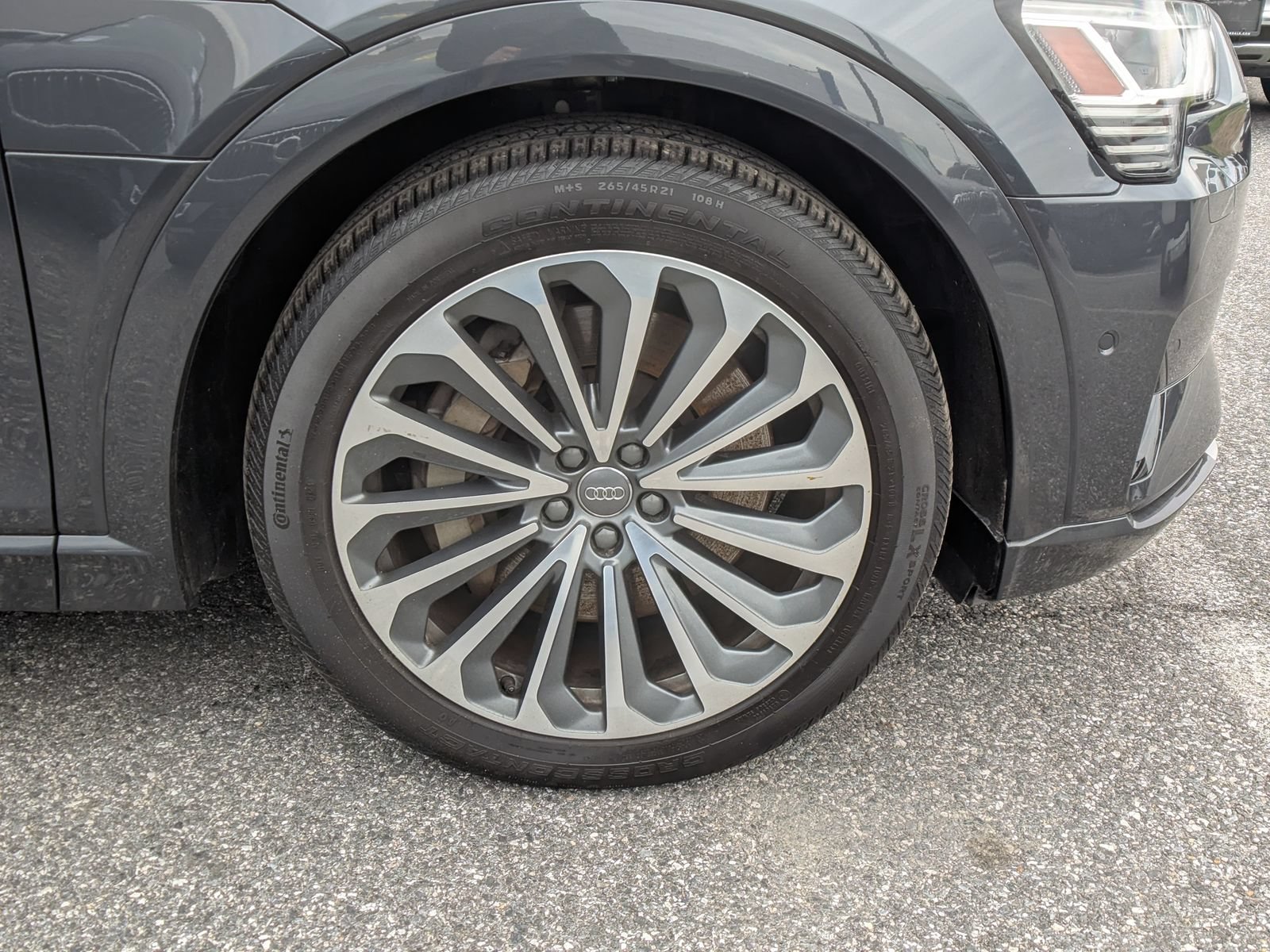 Used 2019 Audi e-tron Prestige w/ Prestige Package AWD/4WD image 10