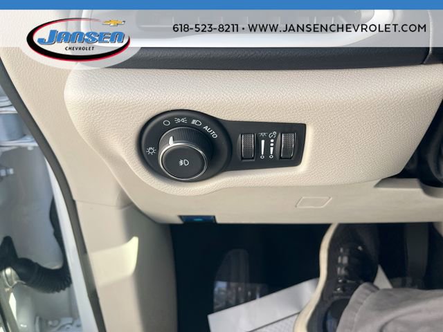 Used 2024 Chrysler Pacifica Touring-L FWD image 17