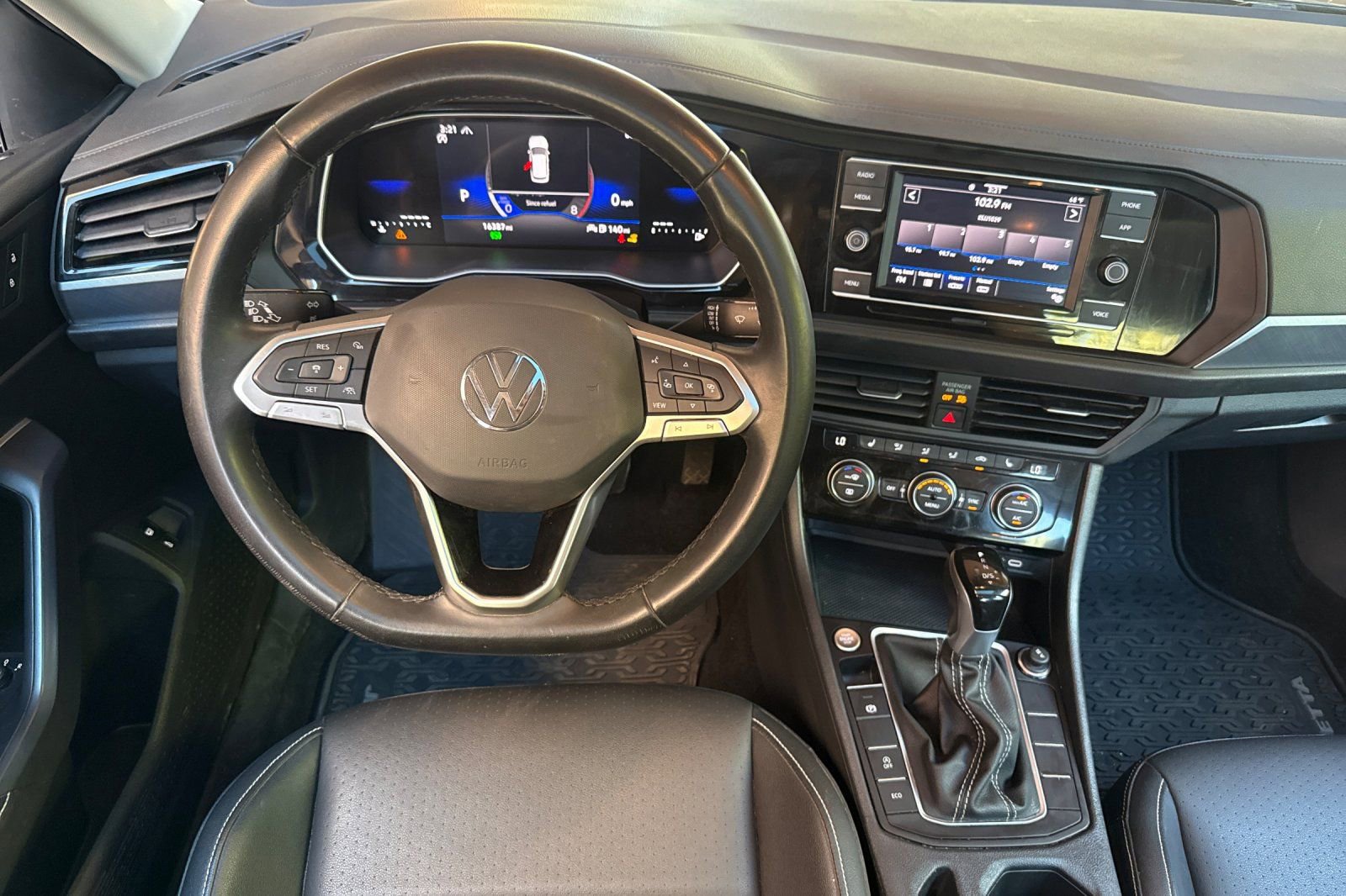 Used 2024 Volkswagen Jetta SE FWD image 14