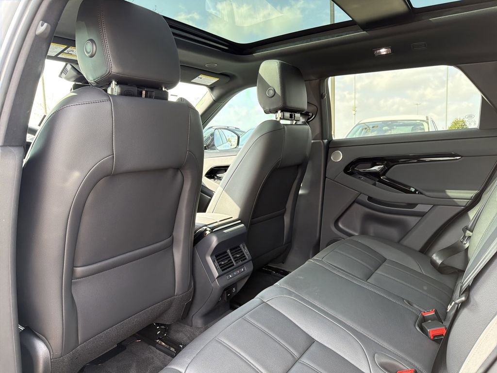 Used 2025 Land Rover Range Rover Evoque Dynamic SE image 11