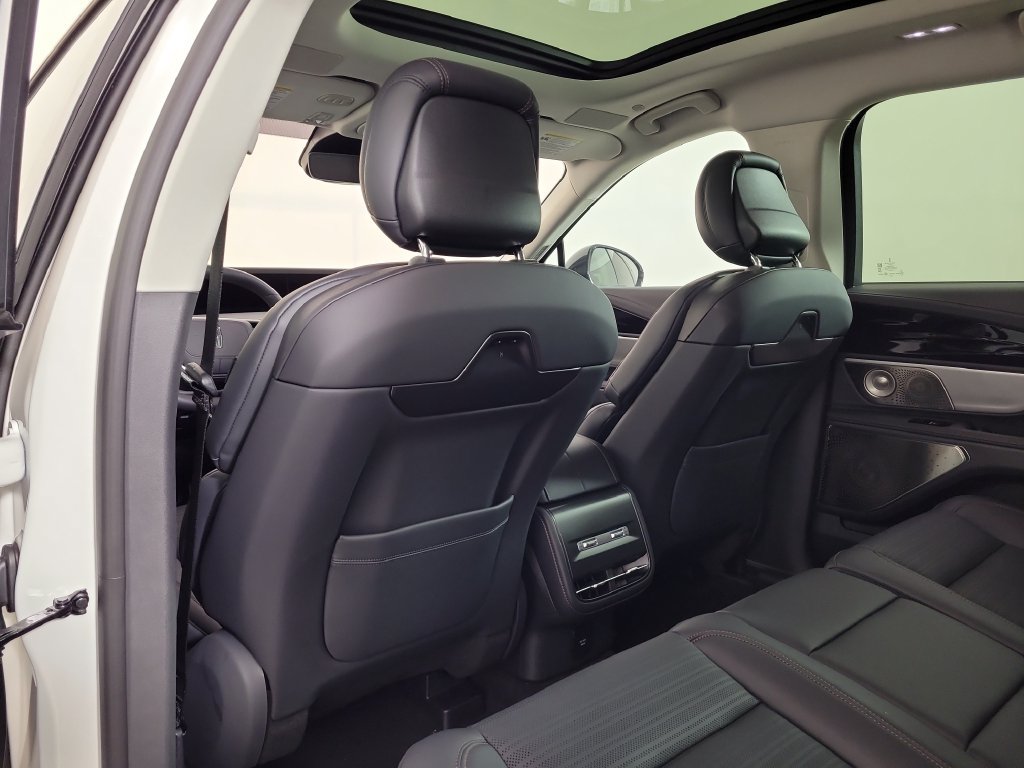 New 2026 Lincoln Nautilus Reserve AWD/4WD image 11