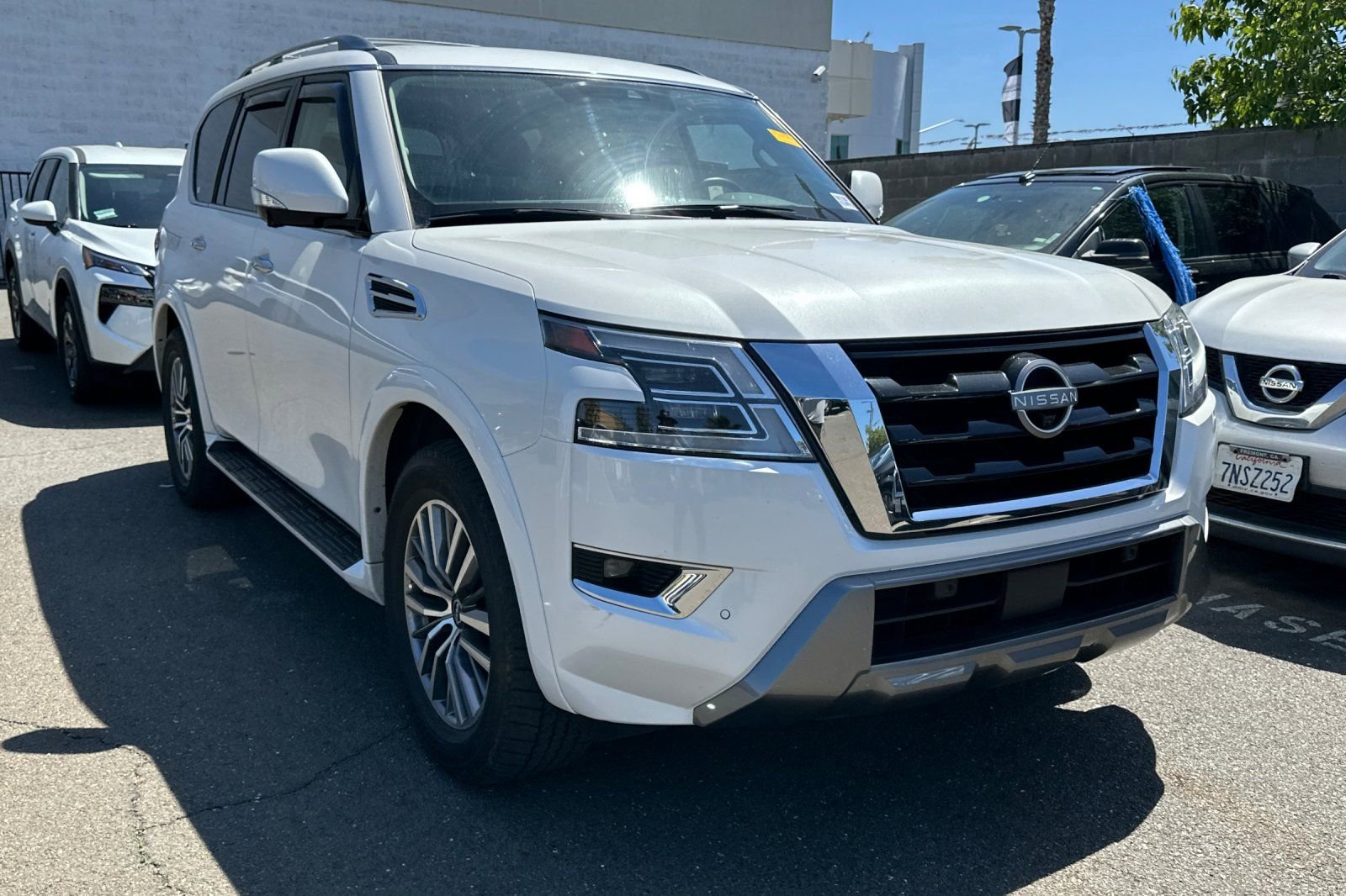 Used 2022 Nissan Armada SL w/ Captain's Chairs Package image 2