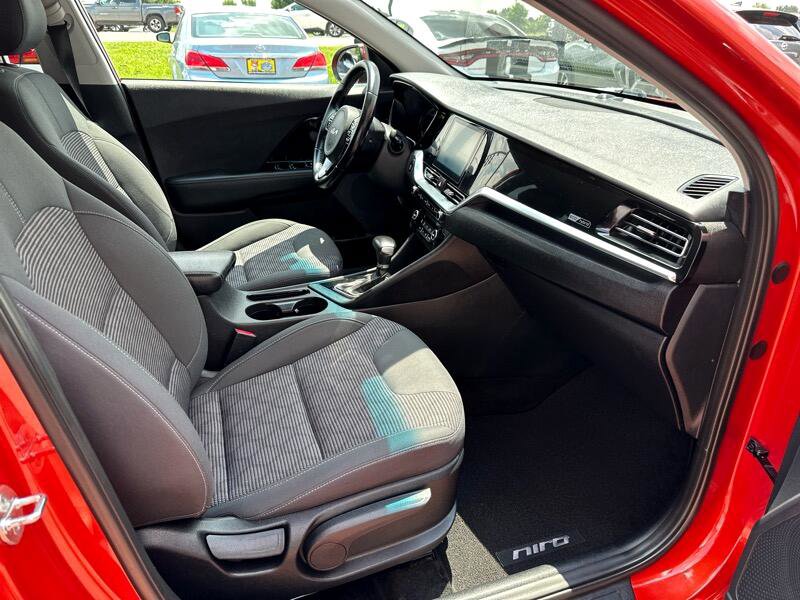 Used 2022 Kia Niro LXS image 4