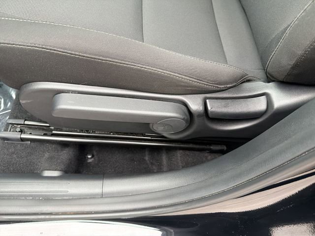 Used 2024 Hyundai Kona SE image 16