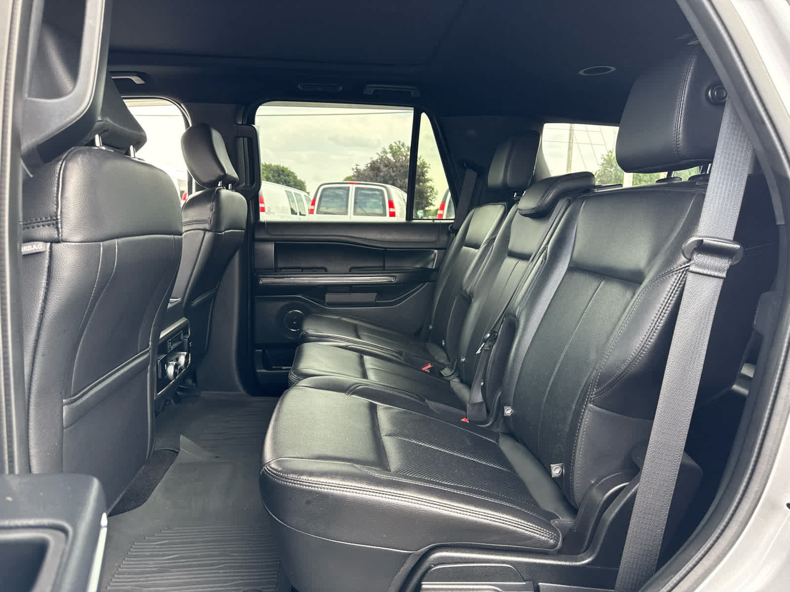 Used 2020 Ford Expedition XLT w/ Equipment Group 202A AWD/4WD image 23
