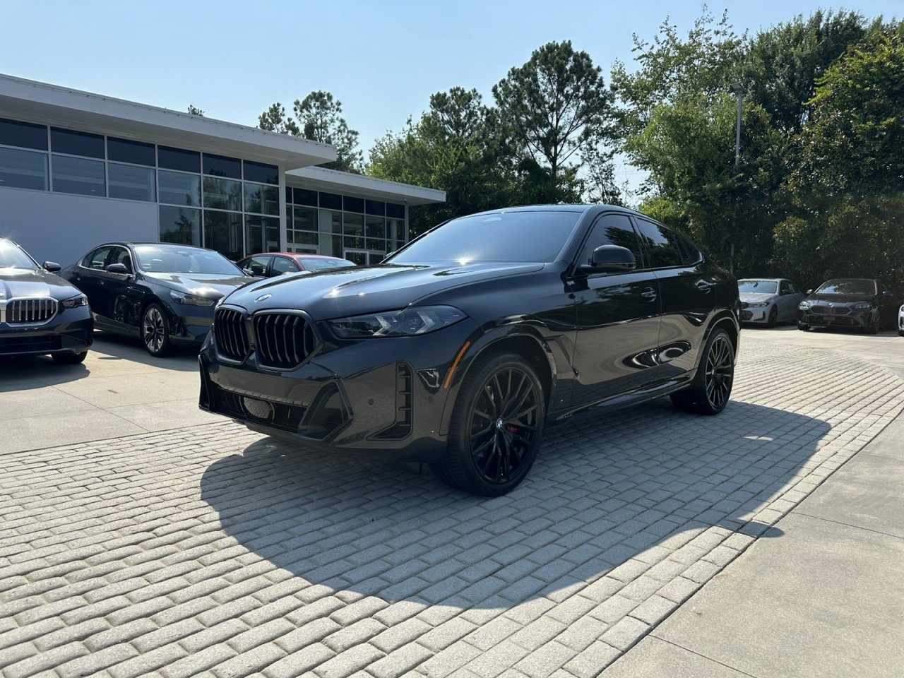 Used 2024 BMW X6 xDrive40i w/ M Sport Professional Package AWD/4WD image 4