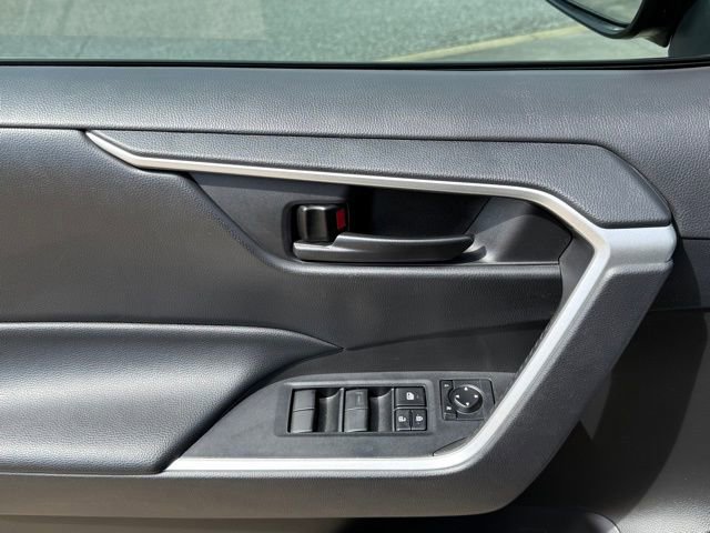 Used 2022 Toyota RAV4 LE image 15