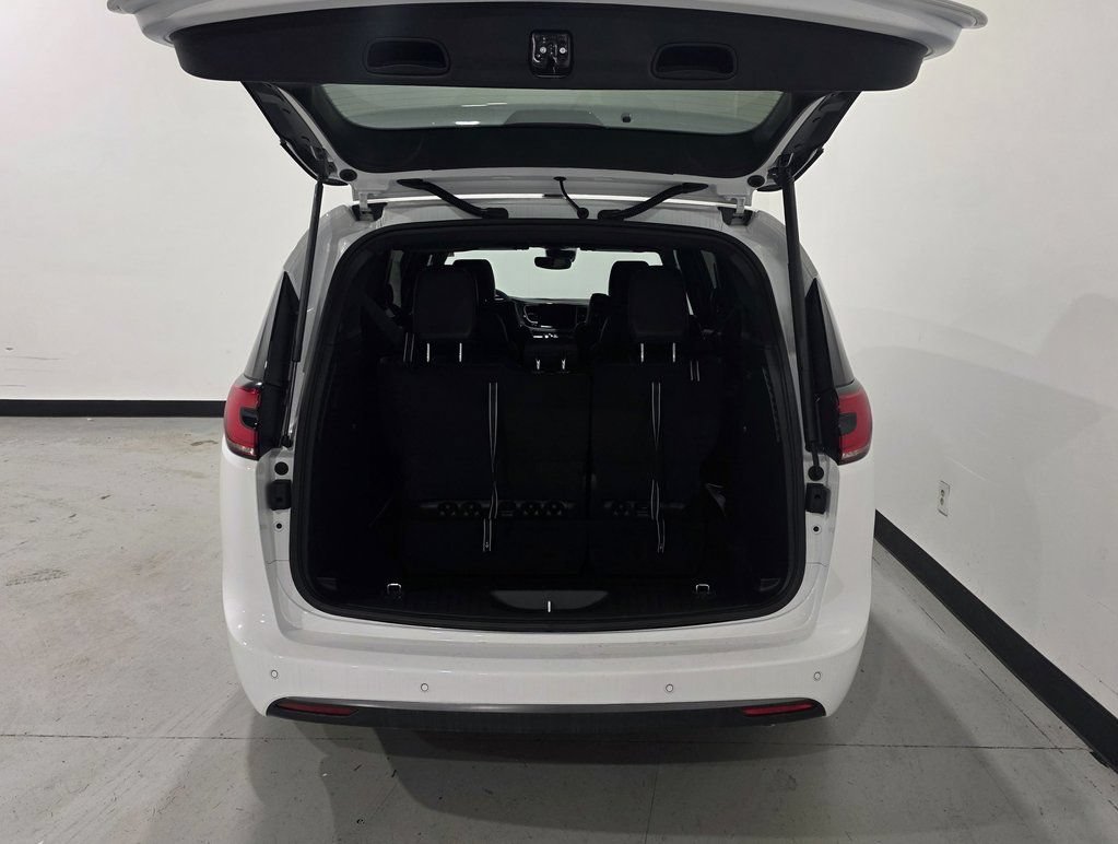 New 2026 Chrysler Pacifica Select FWD image 30