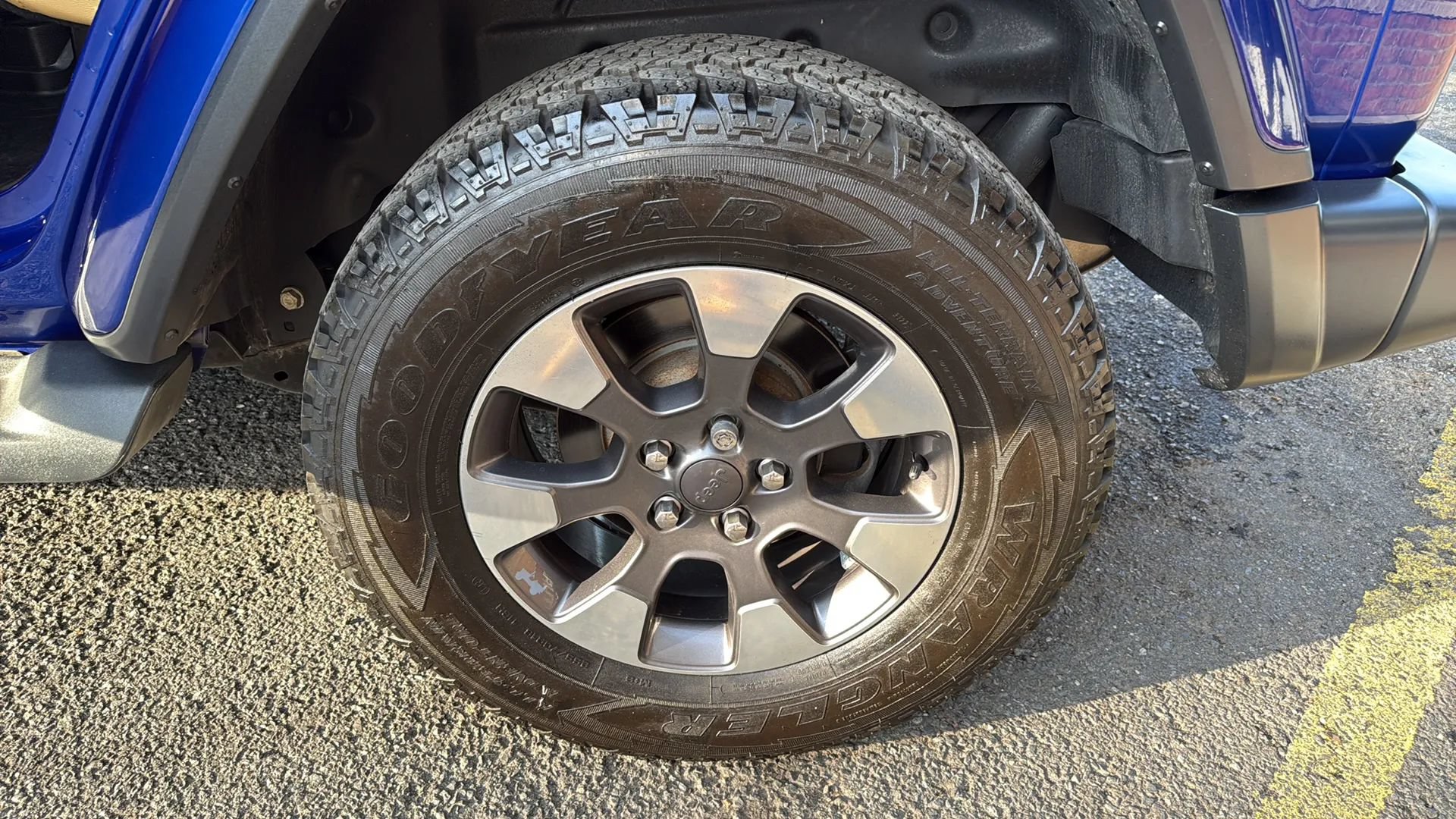 Used 2018 Jeep Wrangler Unlimited Sahara AWD/4WD image 10