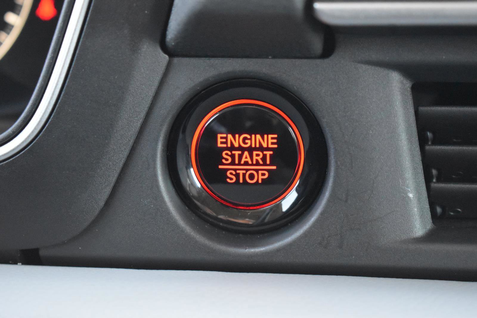 Used 2025 Honda Pilot Touring image 9