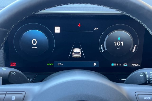 Certified 2025 Hyundai Kona Limited FWD image 32