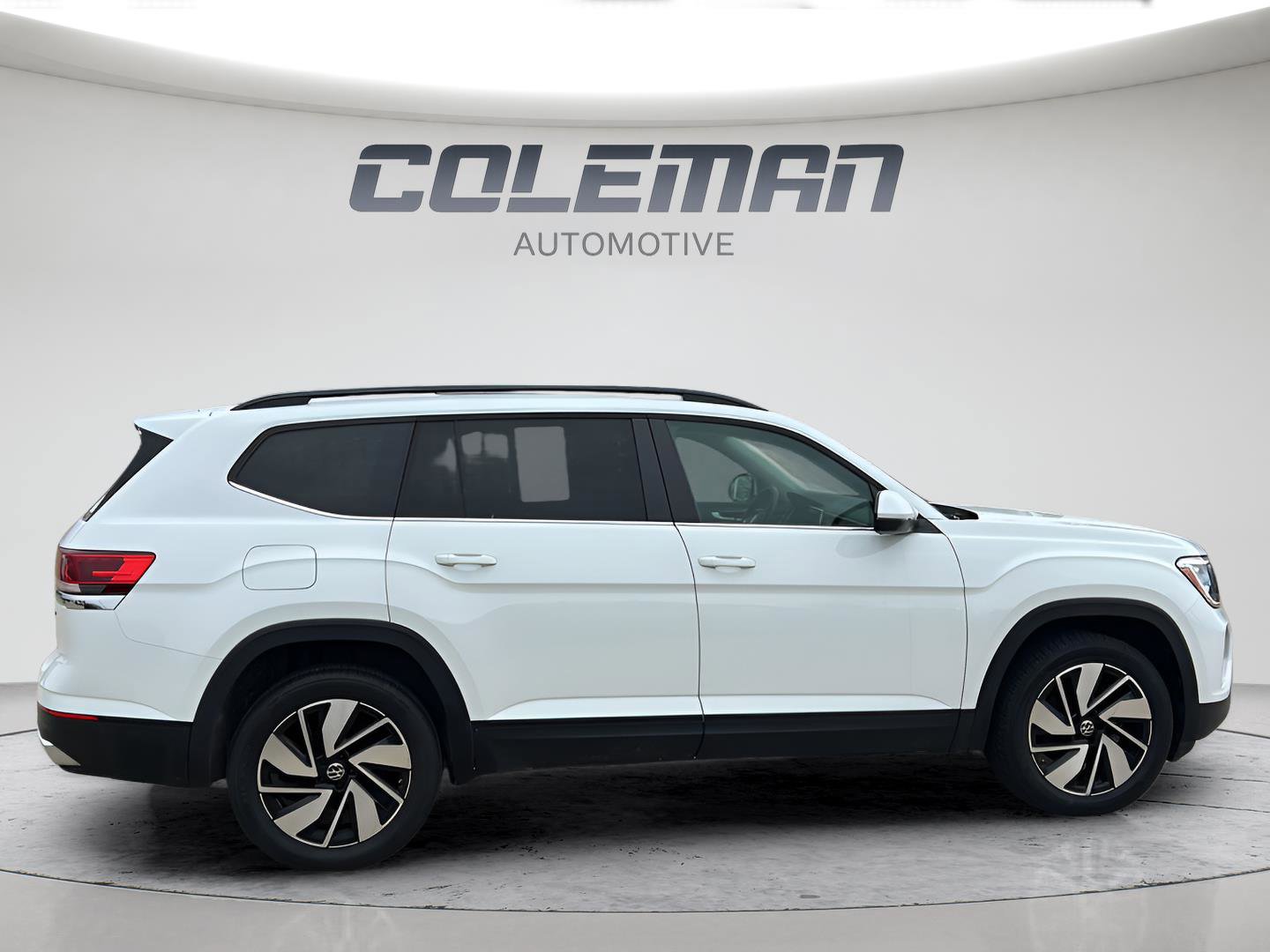 Used 2024 Volkswagen Atlas SE image 4
