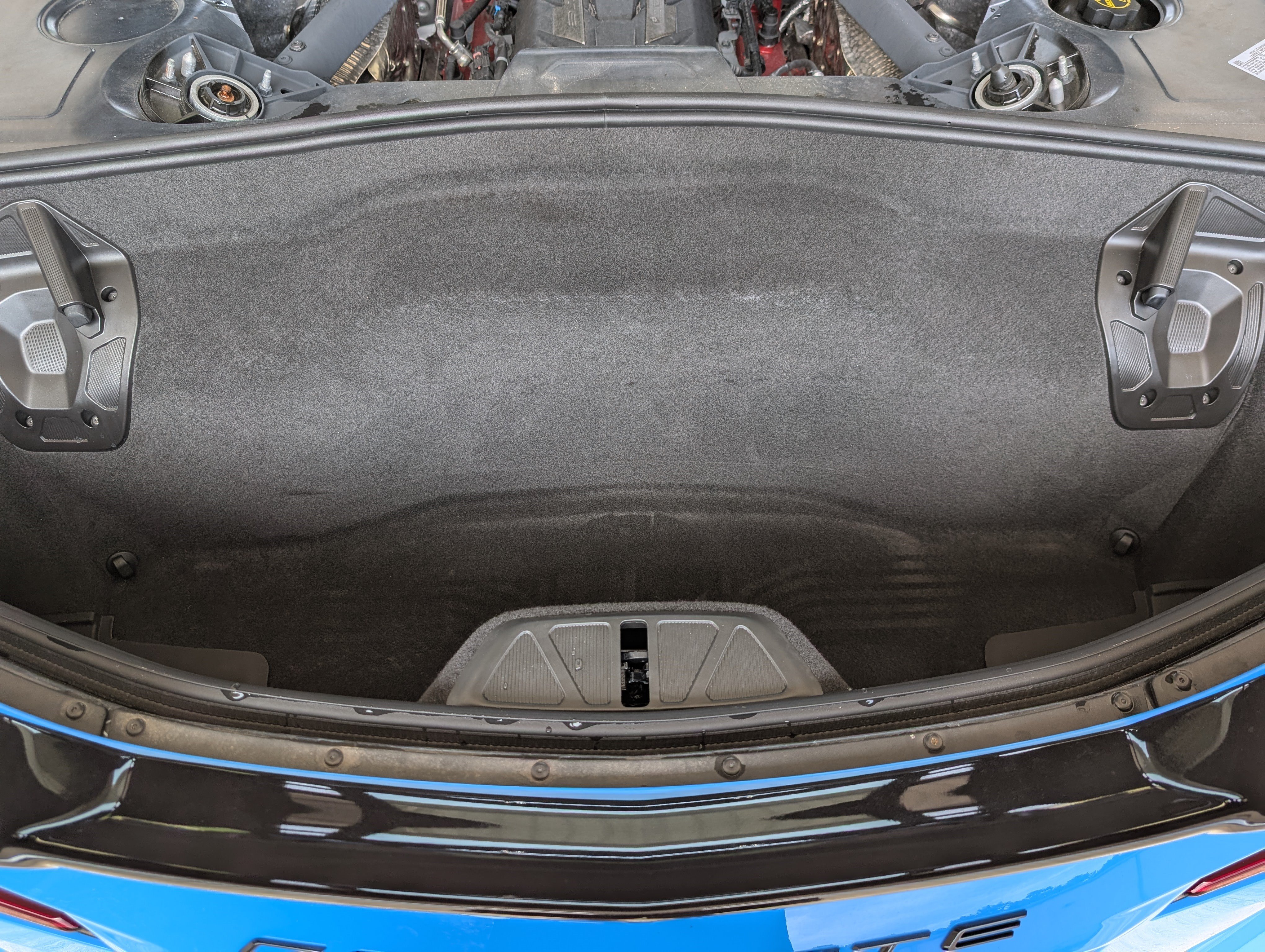 Used 2024 Chevrolet Corvette Stingray Premium Cpe w/ Z51 Performance Package RWD image 17
