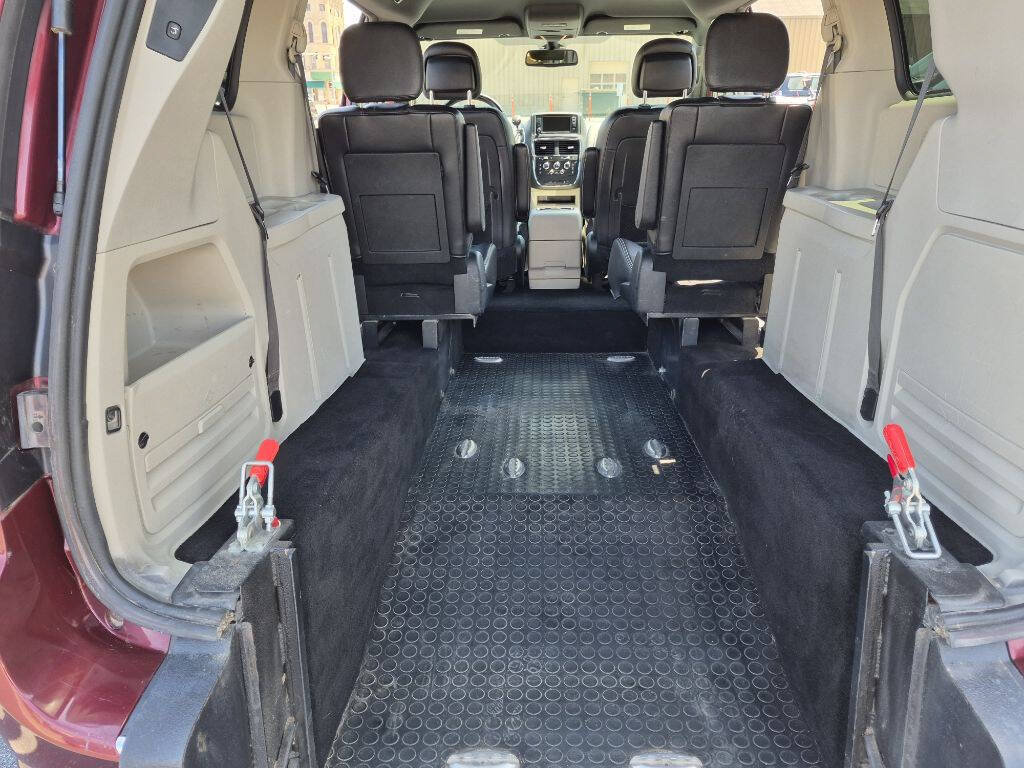 Used 2018 Dodge Grand Caravan SXT FWD image 33