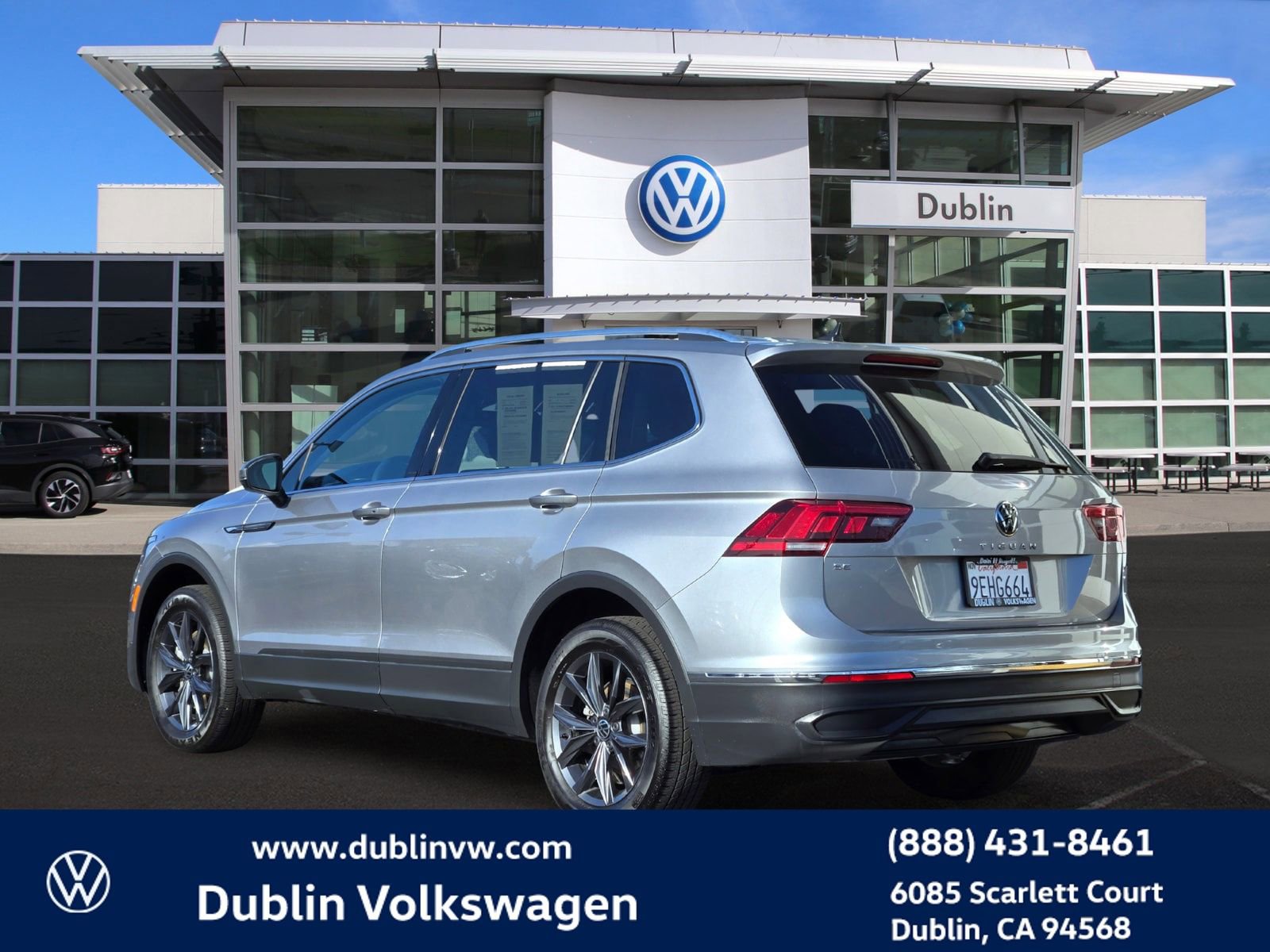 Certified 2022 Volkswagen Tiguan SE w/ Panoramic Sunroof Package image 6