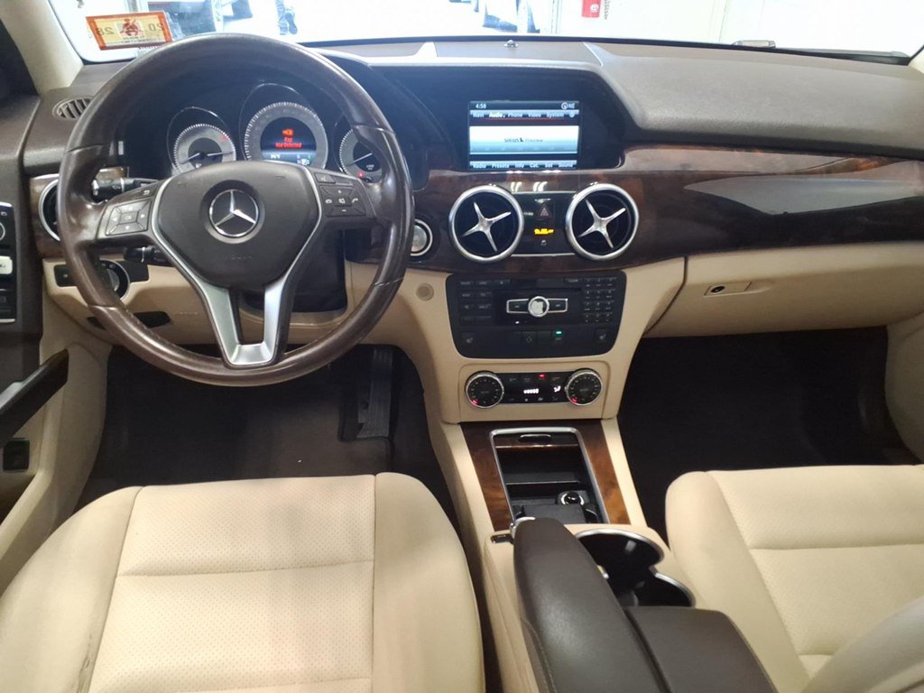 Used 2015 Mercedes-Benz GLK 350 4MATIC image 9