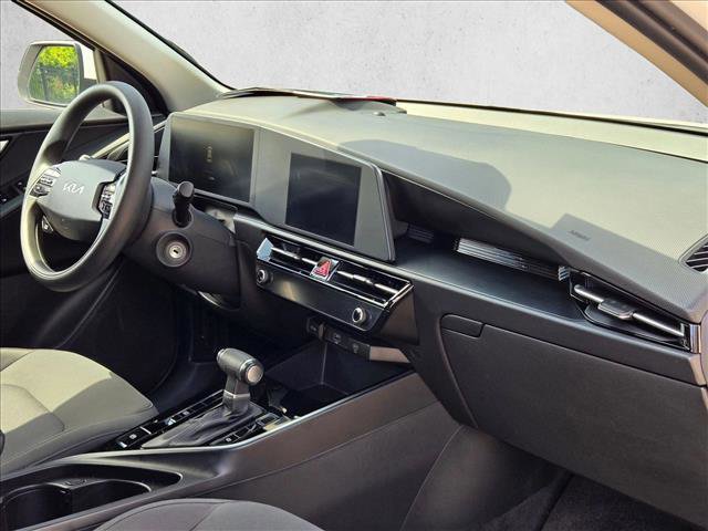 Used 2025 Kia Niro LX image 19
