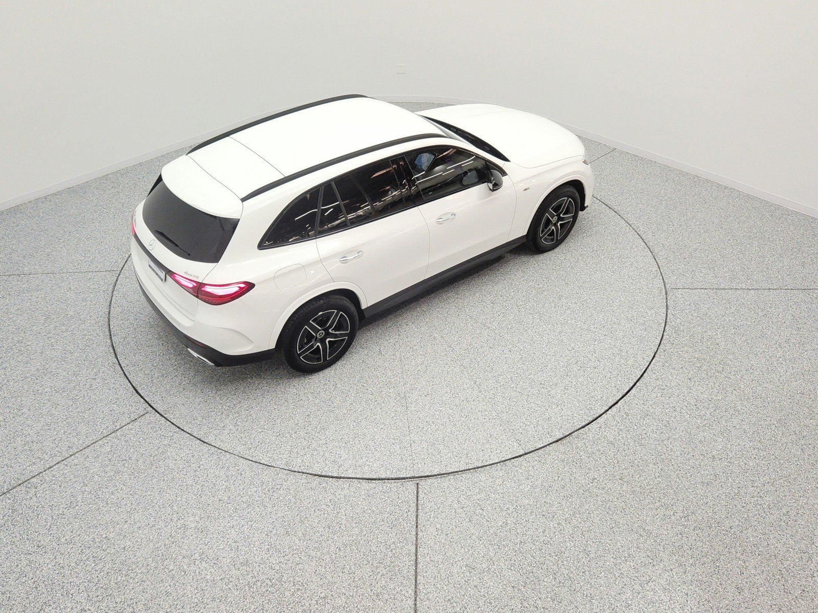 Used 2025 Mercedes-Benz GLC 350e 4MATIC image 13