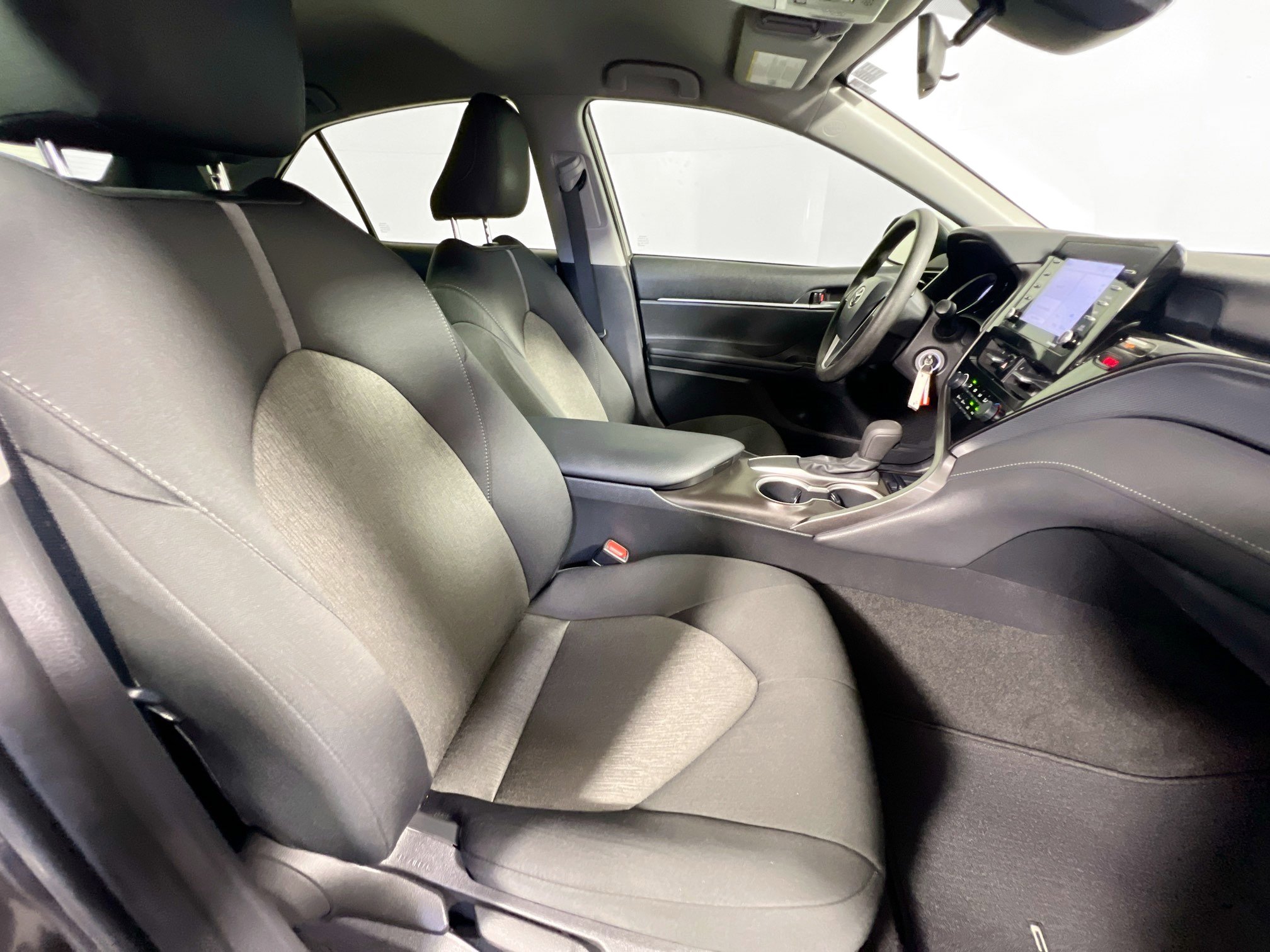 Used 2021 Toyota Camry LE w/ Carpet Mat Package (TMS) image 30