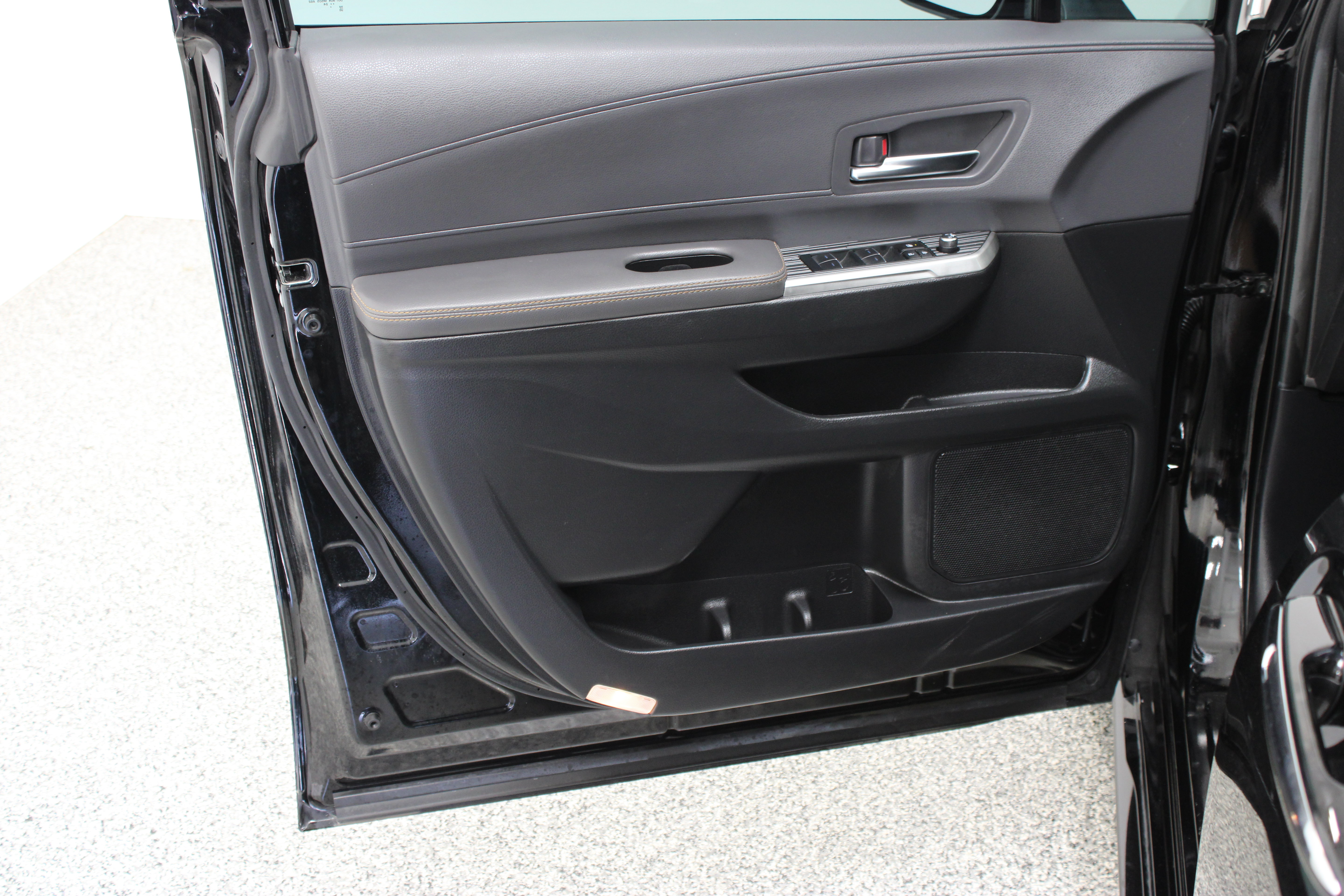 Certified 2024 Toyota Sienna XLE Woodland Edition AWD/4WD image 12