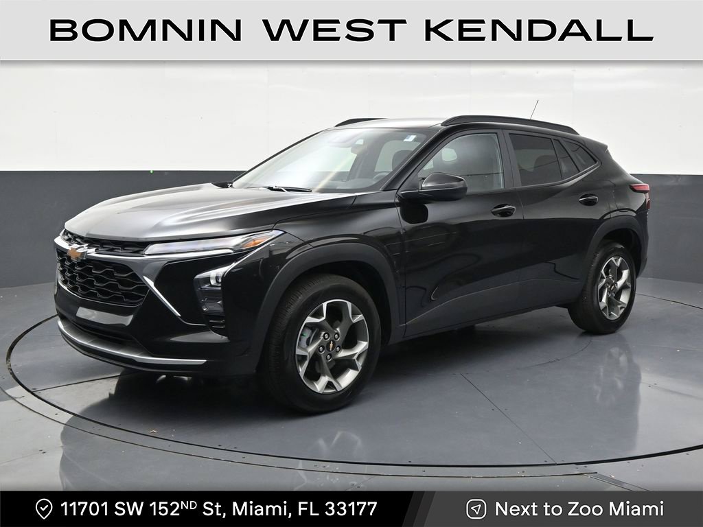 Used 2025 Chevrolet Trax LT FWD image 1