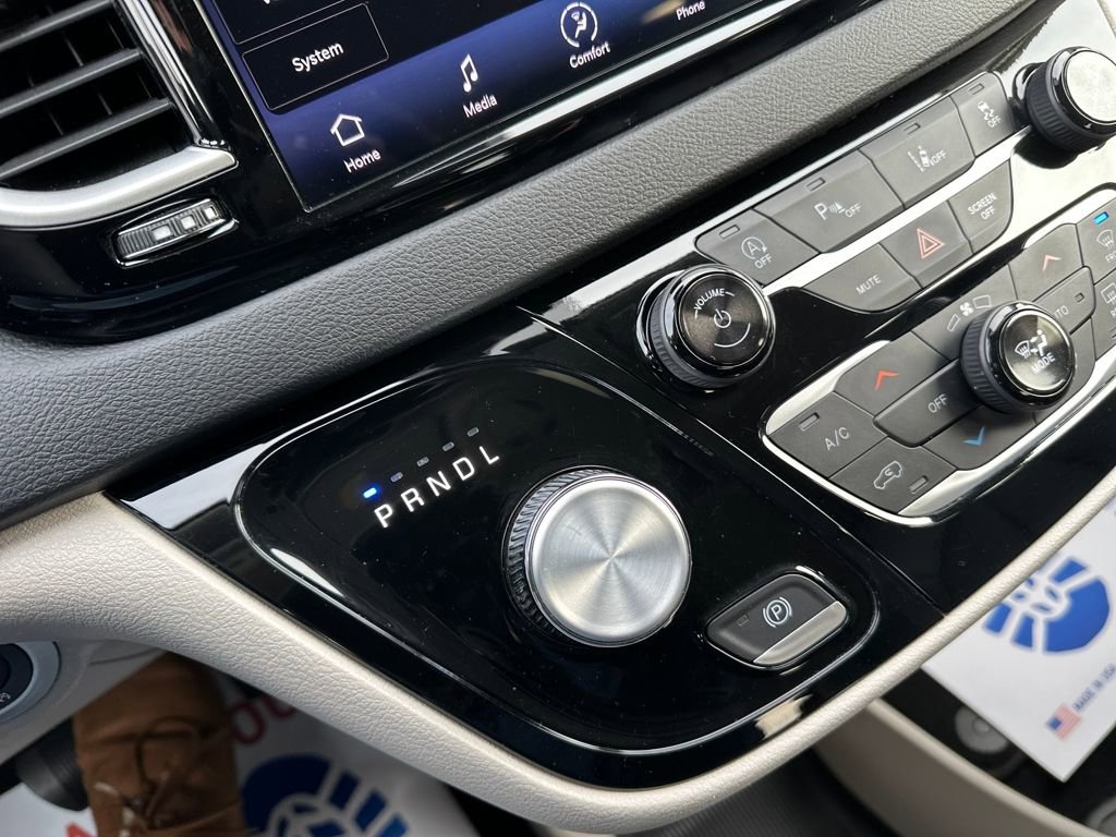 Used 2024 Chrysler Pacifica Touring-L image 25