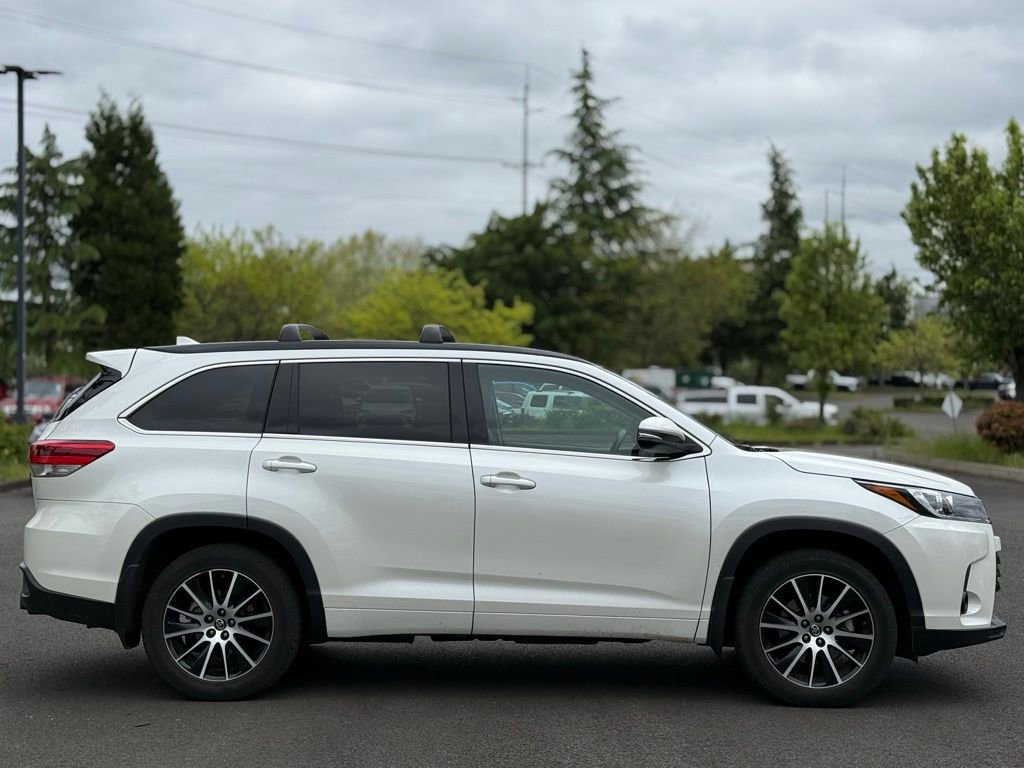 Used 2017 Toyota Highlander SE AWD/4WD image 6