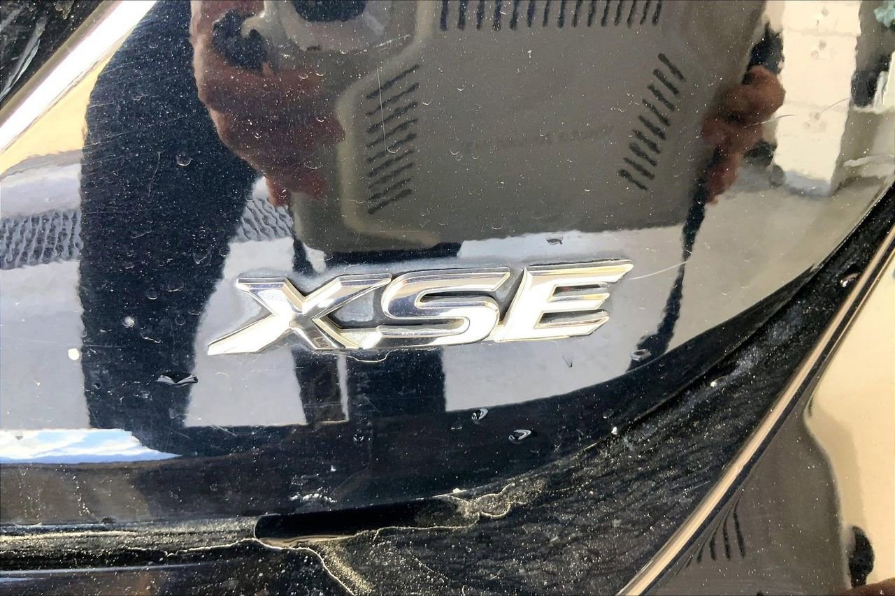 Used 2020 Toyota Camry XSE image 9