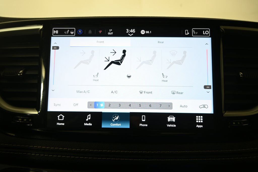 Used 2025 Chrysler Pacifica Select FWD image 26